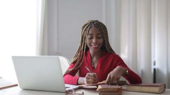woman-sitting-in-front-of-laptop