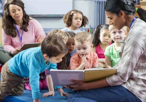 teacher reading to kids
