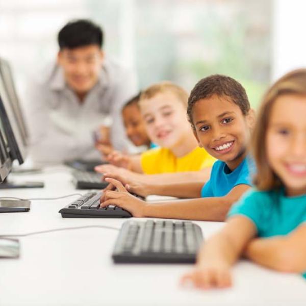 kids at computer